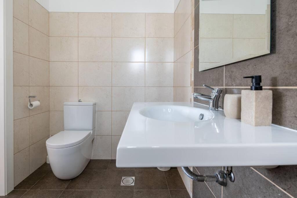 Villa Luxury Haven: Heated Pool, Ac & Sun
