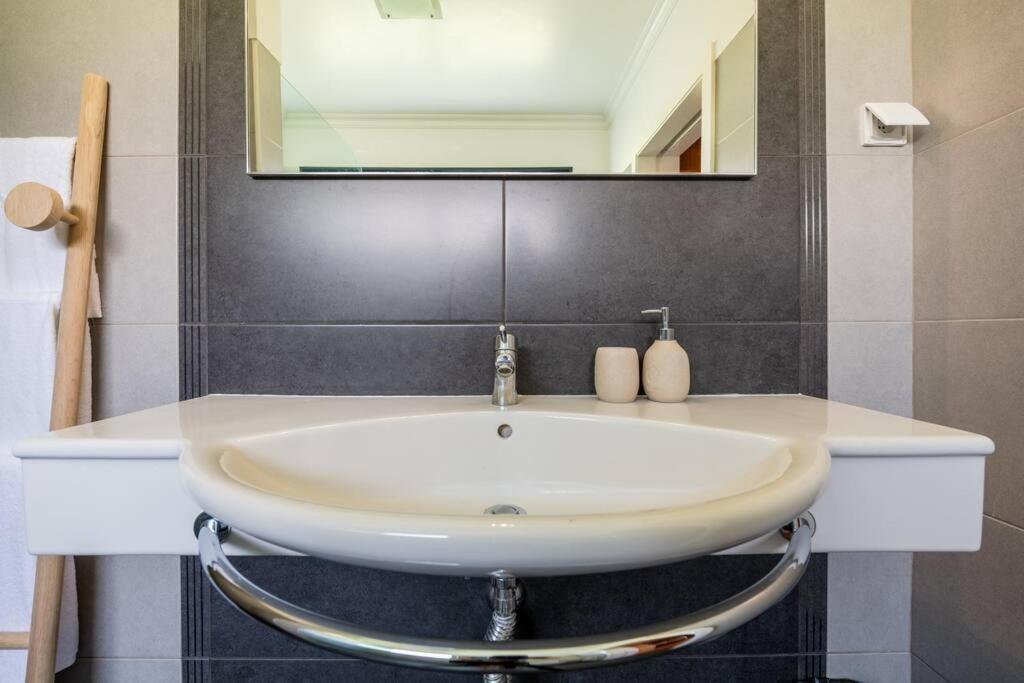 Luxury Haven: Heated Pool, Ac & Sun Villa