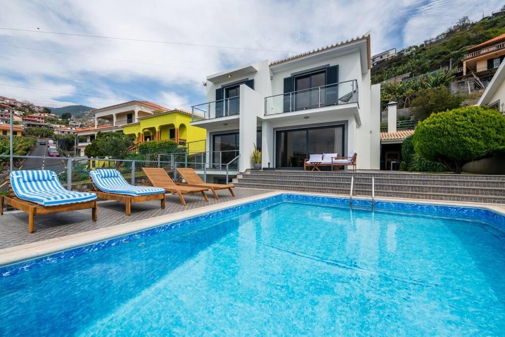 Villa Luxury Haven: Heated Pool, Ac & Sun *